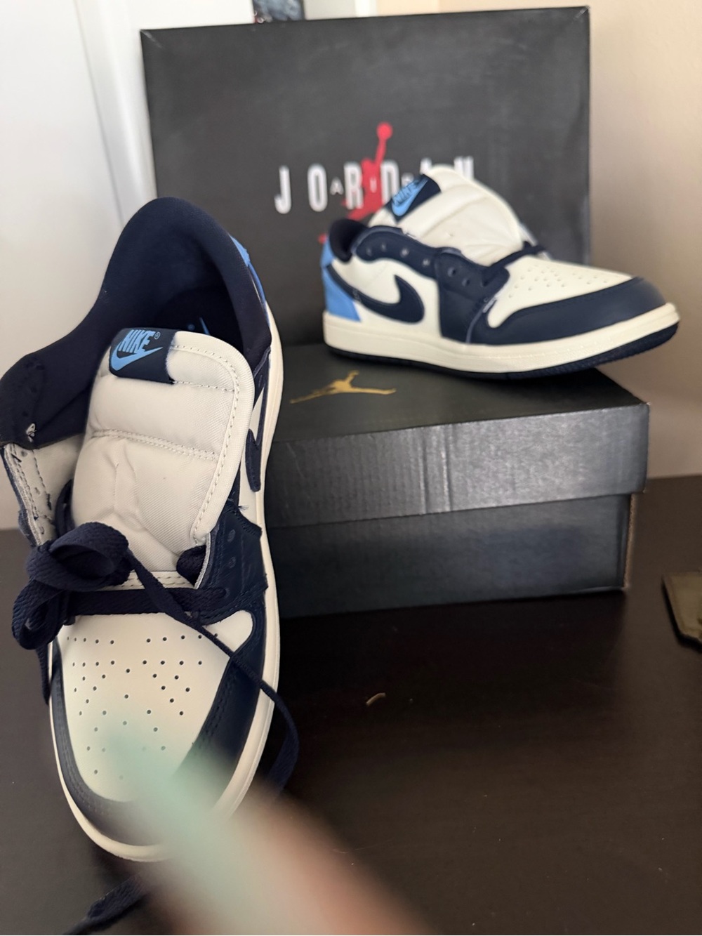 JORDON  Kids Low-Top Sneakers in White, Navy & Light Blue